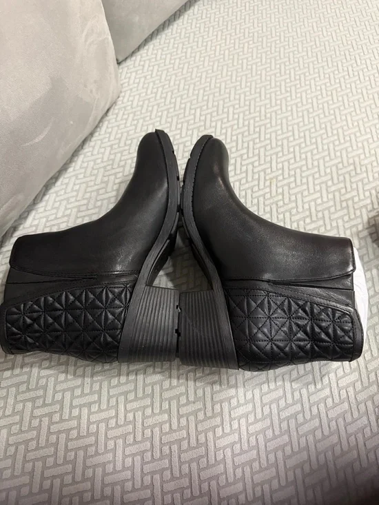 Bandolino Bdumika Black Quilted Heel Ankle Boots with Gold Zipper Size 10M - Picture 7 of 11